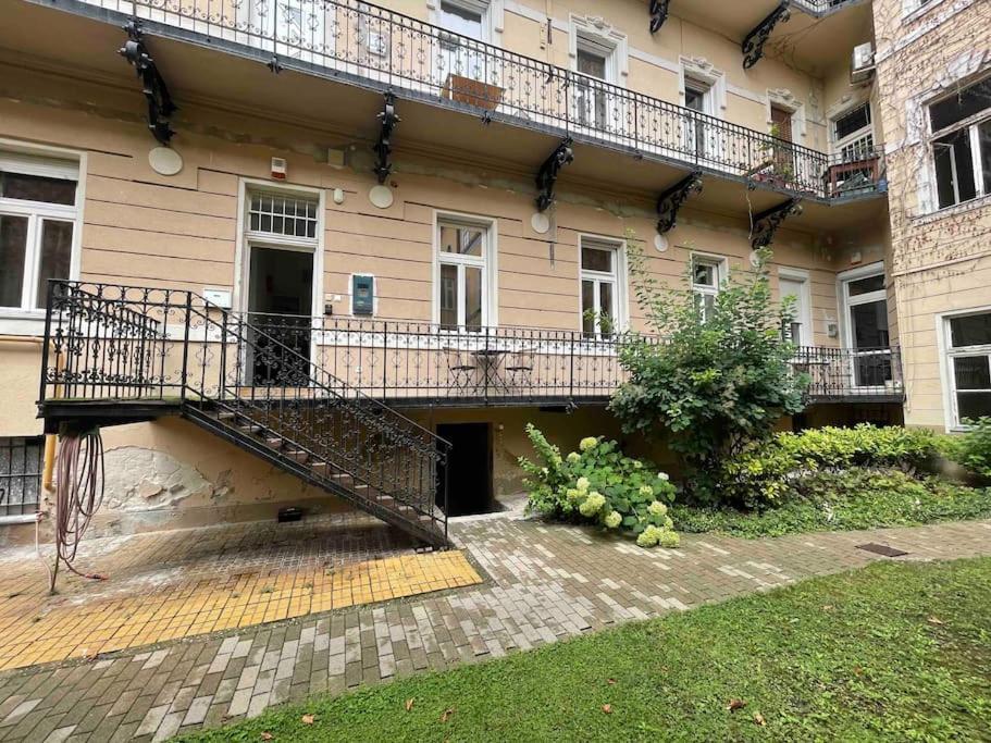 Knezits Spacious Ac Terrace Free Parking Budapest Luaran gambar